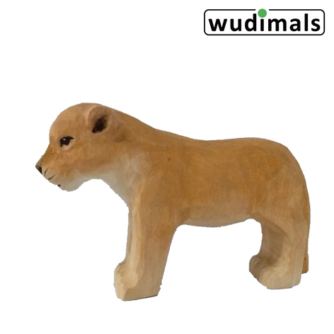 Wudimals A040463 - Löwenjunges Lion Cub handgeschnitzt aus Holz