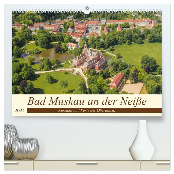 Bad Muskau an der Neiße (hochwertiger Premium Wandkalender 2024 DIN A2 quer) Kunstdruck in Hochglanz