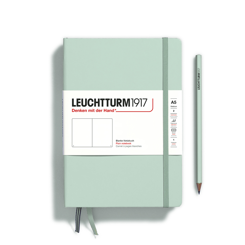 Notizbuch Medium (A5) Hardcover 251 nummerierte Seiten Mint Green blanko