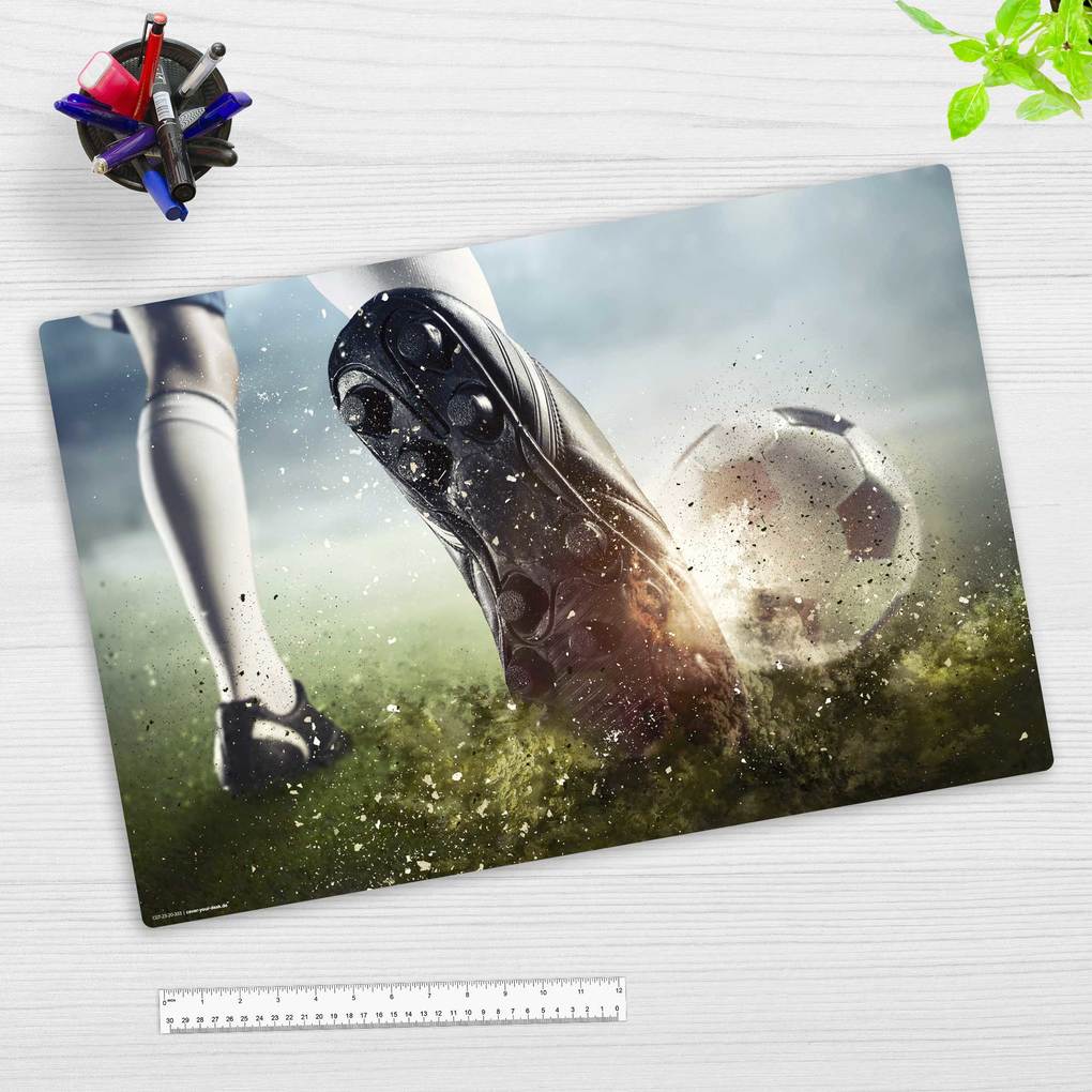 Cover-your-desk Schreibtischunterlage für Kinder Fußball Elfmeter Schuss und Tor aus hochwertigem Vinyl 60 x 40 cm