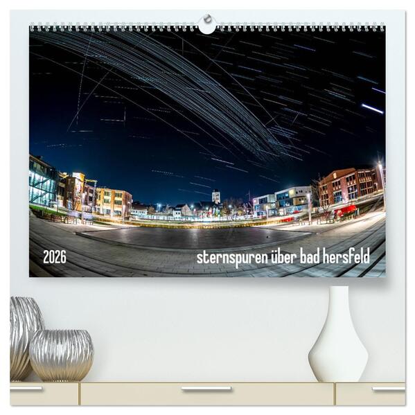 Sternspuren über Bad Hersfeld (hochwertiger Premium Wandkalender 2026 DIN A2 quer) Kunstdruck in Hochglanz
