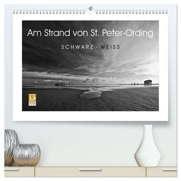 Am Strand von St. Peter-Ording SCHWARZ-WEISS (hochwertiger Premium Wandkalender 2026 DIN A2 quer) Kunstdruck in Hochglanz