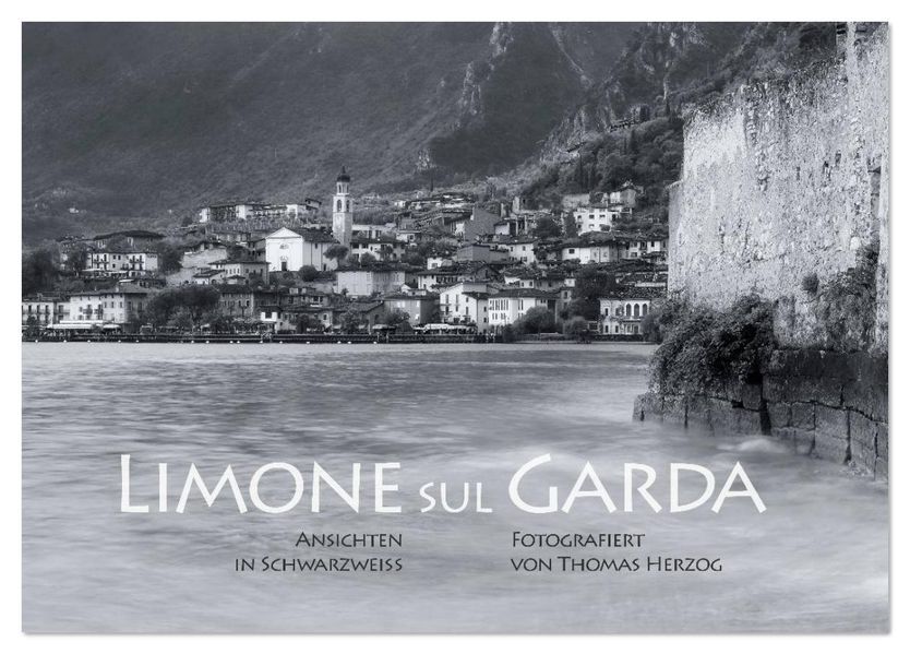Limone sul Garda schwarzweiß (Tischkalender 2026 DIN A5 quer) CALVENDO Monatskalender