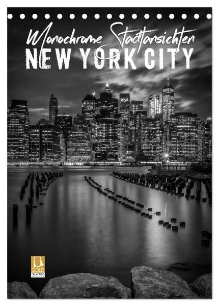NEW YORK CITY Monochrome Stadtansichten (Tischkalender 2026 DIN A5 hoch) CALVENDO Monatskalender