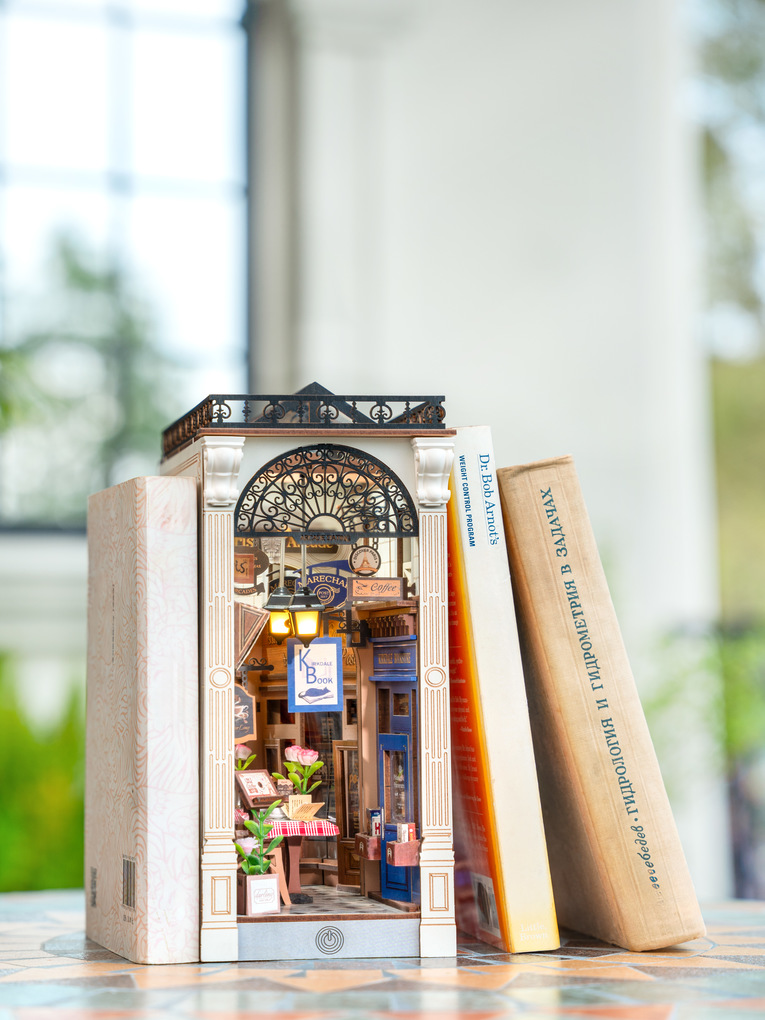 Book Nook: Arcade Dating