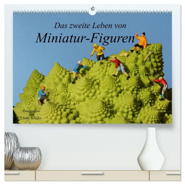 Das zweite Leben von Miniatur-Figuren (hochwertiger Premium Wandkalender 2026 DIN A2 quer) Kunstdruck in Hochglanz