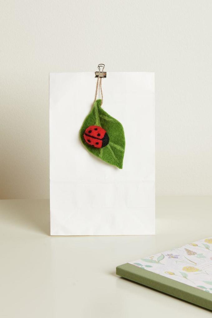 Aufhänger Filz-Blatt mit Marienkäfer 10 x 65 x 24cm