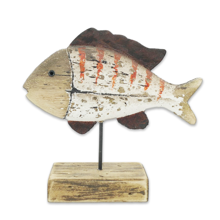 Holz Fisch auf Podest
