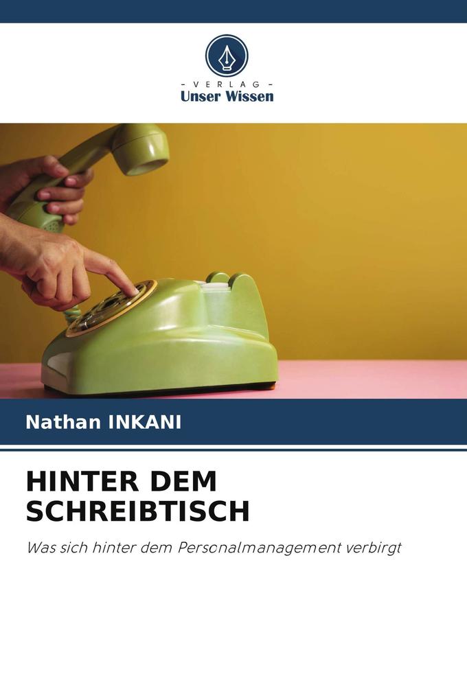 HINTER DEM SCHREIBTISCH