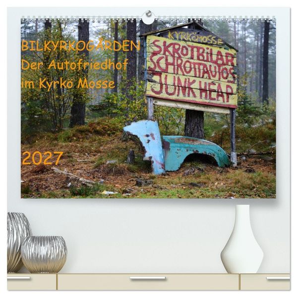 BILKYRKOGÅRDEN Der Autofriedhof im Kyrkö Mosse (hochwertiger Premium Wandkalender 2027 DIN A2 quer) Kunstdruck in Hochglanz