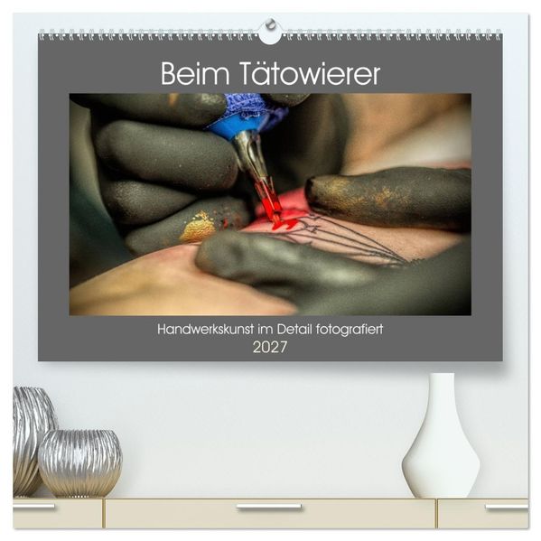 Beim Tätowierer (hochwertiger Premium Wandkalender 2027 DIN A2 quer) Kunstdruck in Hochglanz